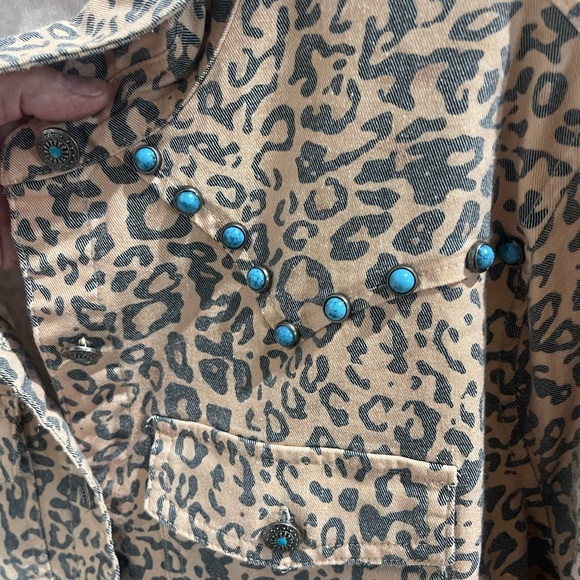 Button up - Picture 2 of 4